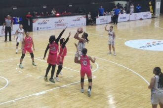 Pertandingan final Kejurnas Basket U-16 2025, di GOR Universitas Negeri Surabaya (Unesa), Surabaya, Jumat (25/7/2025) malam | Foto: Ist/Dimas Ap