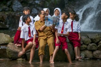 dok. Guru dan pelajar Sekolah Dasar (SD) | Sumber Foto: Hum Kemendikdasmen
