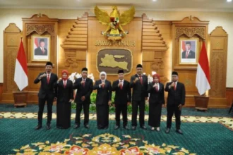 dok. Pelantikan tujuh anggota KPID Provinsi Jawa Timur masa bakti 2025–2028, di Gedung Negara Grahadi Surabaya, Jumat (4/7/2025) | Foto: Ist/Pr