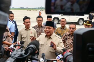 Presiden Prabowo Subianto memberikan keterangan kepada awak media di Pangkalan TNI AU Halim Perdanakusuma, Jakarta, Rabu, 16 Juli 2025 | Sumber Foto: Biro Pers Setpres