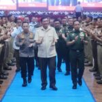 Menhan RI Sjafrie Sjamsoeddin, memberikan pembekalan kepada para Capaja Akademi TNI dan Akademi Kepolisian Tahun 2025 | Sumber Foto: Setjen Kemhan