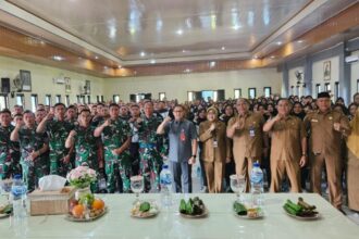 Kadindik Jawa Timur, Aries Agung Paewai, saat mengunjungi SMAN 2 Taruna Pamong Praja, Senin (21/7/2025) | Sumber Foto: Hum Dindik Jatim