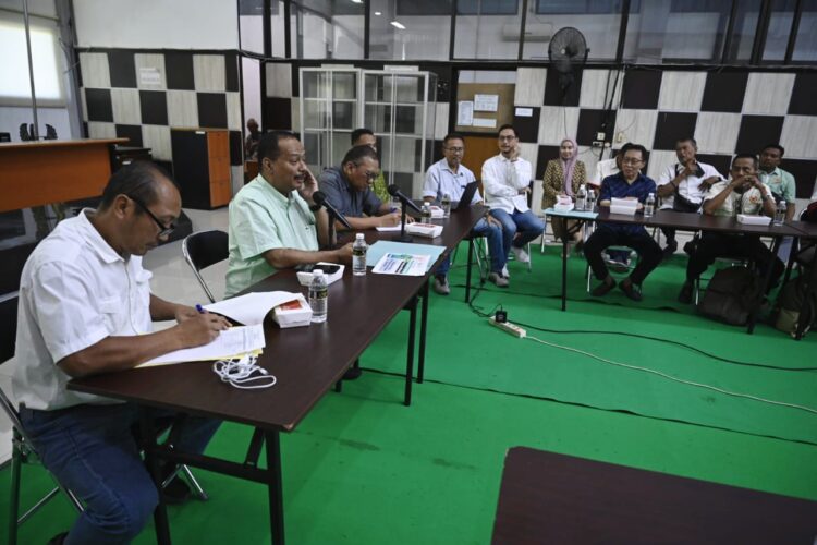 Ketua KONI Jatim, Muhammad Nabil, dalam rapat evaluasi hasil Porprov bersama seluruh ketua KONI daerah di Gedung KONI Jatim, Surabaya, Selasa (22/7/2025) | Sumber Foto: Ist/Dimas Ap