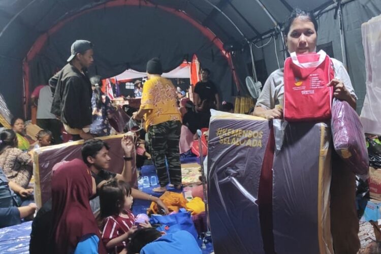 Bantuan yang disalurkan mencakup kebutuhan logistik hingga pendampingan korban | Sumber Foto: Hum Kemensos