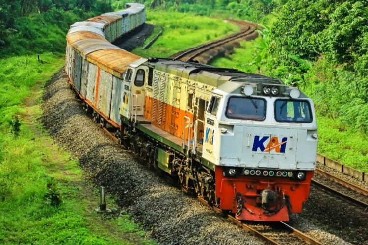 Angkutan logistik Kereta Api Indonesia (Foto: dok. Pr-KAI)