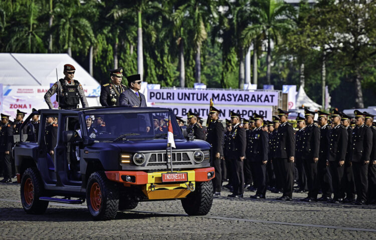 Presiden Prabowo Subianto memimpin Upacara Peringatan ke-79 Hari Bhayangkara Tahun 2025 yang digelar di Monumen Nasional (Monas), Jakarta, pada Selasa, 1 Juli 2025 | Sumber Foto: Biro Pers Setpres