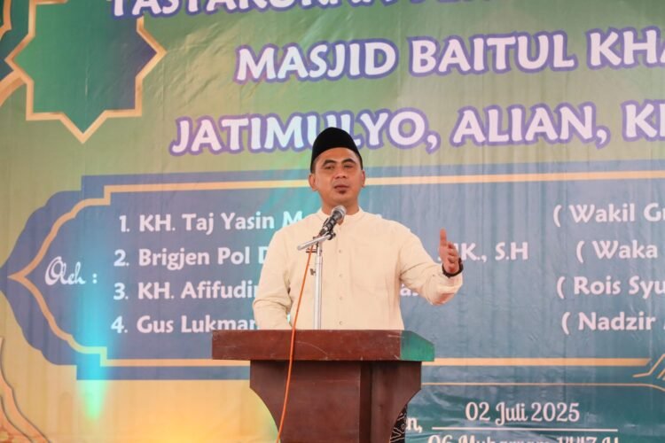 Wakil Gubernur Jawa Tengah, Taj Yasin Maimoen, saat menghadiri tasyakuran peresmian renovasi Masjid Baitul Khasan di Desa Jatimulyo, Kecamatan Alian, Kabupaten Kebumen, Rabu (2/7/2025) | Foto: Hum Jateng