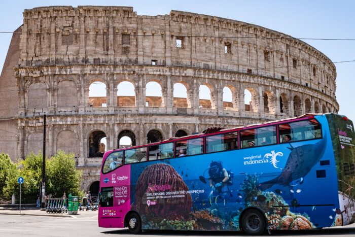 dok. Bus Wonderful Indonesia hadir di Colosseum Roma, Italia | Sumber Foto: Kemenpar RI