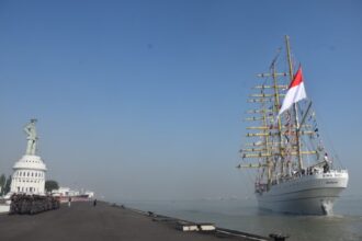 Upacara pemberangkatan KRI Bima Suci di Dermaga Madura Ujung, Markas Koarmada II, Surabaya, Jumat (1/8/2025) | Foto: Dispen Koarmada II