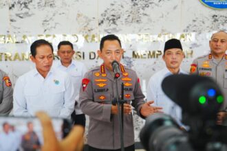 Kapolri Jenderal Listyo Sigit Prabowo, meninjau penanganan Karhutla di Kabupaten Menpawah, Kalimantan Barat, Jumat (8/8/2025) | Foto: dok. Divhum Polri
