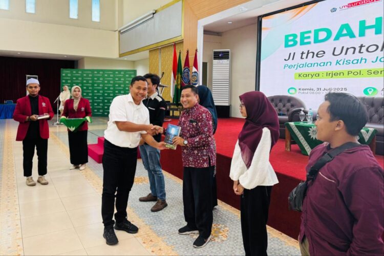 Kegiatan bedah buku dihadiri sekitar 500 peserta yang terdiri dari mahasiswa dan dosen UM Surabaya | Sumber Foto: dok. Hum Polri