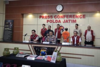 Konferensi pers ungkap kasus praktik penyalahgunaan LPG subsidi yang digelar di Mapolda Jawa Timur, Selasa (5/8/2025) | Foto: Ariandi K/BI