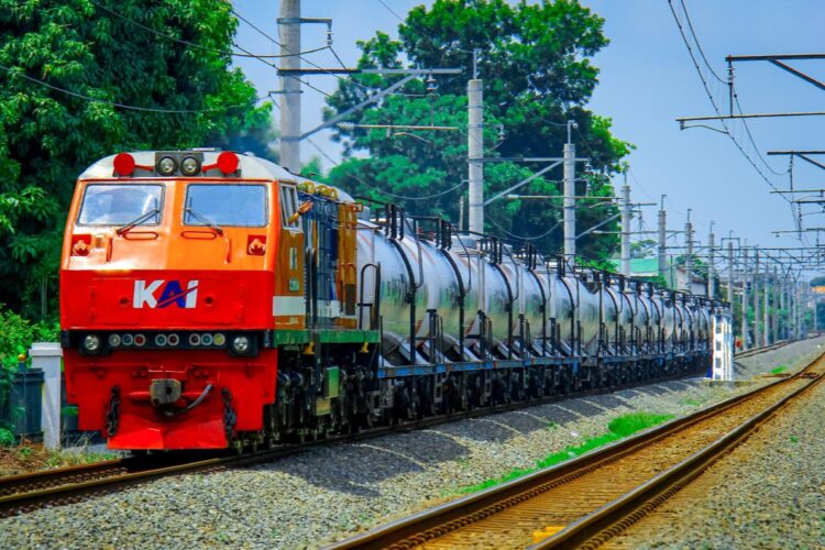 Sebagian besar batu bara yang diangkut KAI didistribusikan ke pembangkit listrik di Jawa dan Bali | Sumber Foto: dok. Pr-KAI