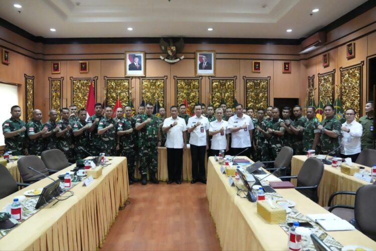 Kegiatan pelepasan Satgas Kesehatan TNI Gelombang IV di Ruang Rapat Palapa Kantor Kemhan RI, Jakarta, Kamis (14/8/2025) | Sumber Foto: Kemhan RI