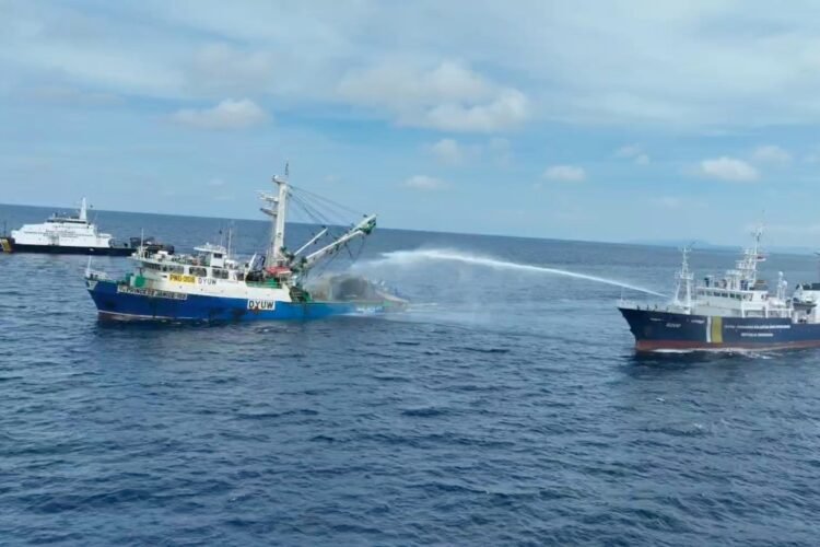Kapal berukuran 754 GT ini diawaki 32 orang berkewarganegaraan Filipina | Foto: dok. PSDKP KKP