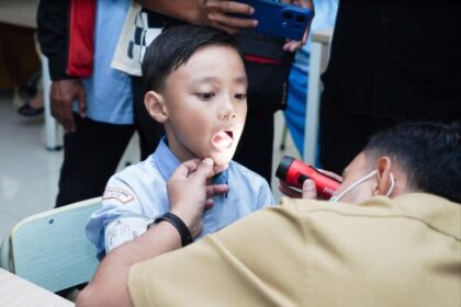 Seorang pelajar sekolah mengikuti Program Cek Kesehatan Gratis (CKG) | Foto: dok. Kemenkes RI