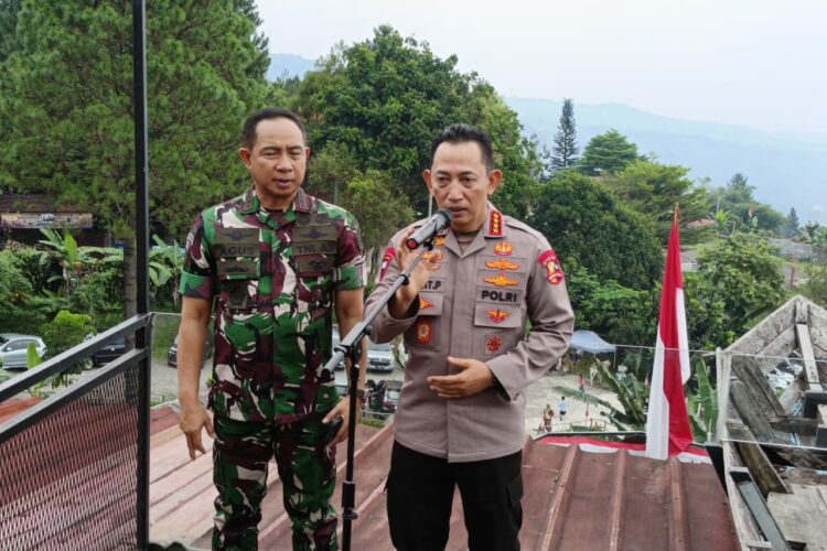 Kapolri Jenderal Pol. Listyo Sigit Prabowo dan Panglima TNI Jenderal Agus Subiyanto | Sumber Foto: Divhum Polri