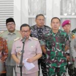 Gubernur DKI Jakarta, Pramono Anung, bersama Forkopimda DKI Jakarta dalam konferensi pers pada Senin (1/9/2025) | Foto: Kominfo DKI