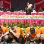 Konferensi pers ungkap kasus peredaran narkoba jaringan Kalimantan–Jawa di Mapolrestabes Surabaya, Selasa (9/9/2025) | Foto: Dimas AP/BI