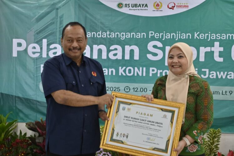 Ketua Umum KONI Jatim, M. Nabil, saat penandatanganan MoU dengan RS Ubaya Surabaya, Senin (9/9/2025) | Foto: Ist/Dimas AP