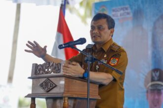 Gubernur Jawa Tengah, Ahmad Luthfi, saat menghadiri acara tanam dan panen cabai di Desa Banyusidi, Kecamatan Pakis, Magelang, Senin (22/9/2025) | Foto: dok. Hum Jateng