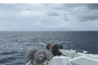 KRI REM-331 melaksanakan simulasi peperangan di Laut Banda pada Kamis (25/9/2025) | Sumber Foto: Dispen Koarmada II