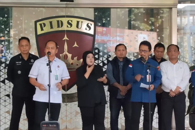 Konferensi pers kasus dugaan korupsi program digitalisasi pendidikan tahun 2019-2022, yang digelar di Gedung Jampidsus Kejagung Jakarta, Kamis (4/9/2025) | Sc: Yt/Kejaksaan RI