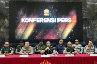 Kapuspen TNI Brigjen TNI (Mar) Freddy Ardianzah saat menyampaikan klarifikasi dalam konferensi pers di Aula Balai Wartawan Puspen TNI, Mabes TNI Cilangkap, Jakarta Timur, Jumat (5/9/2025) | Sumber Foto: Puspen TNI