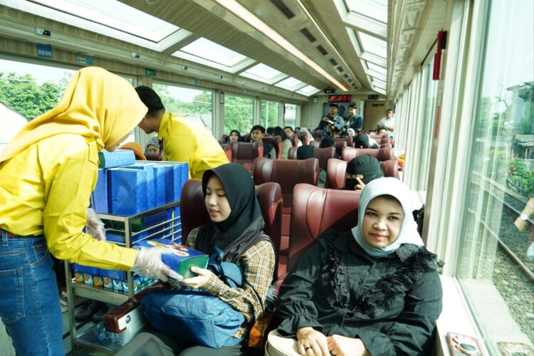 dok. Kereta Panoramic memiliki desain khusus dengan jendela kaca lebar sehingga penumpang dapat menikmati pemandangan secara lebih luas | Sumber Foto: KAI Wisata