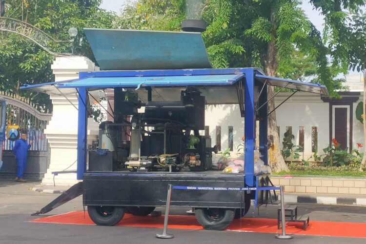 Seluruh barang bukti narkoba berupa sabu dan ekstasi dimusnahkan dengan cara dibakar menggunakan mesin incinerator | Foto: Dimas AP/BI
