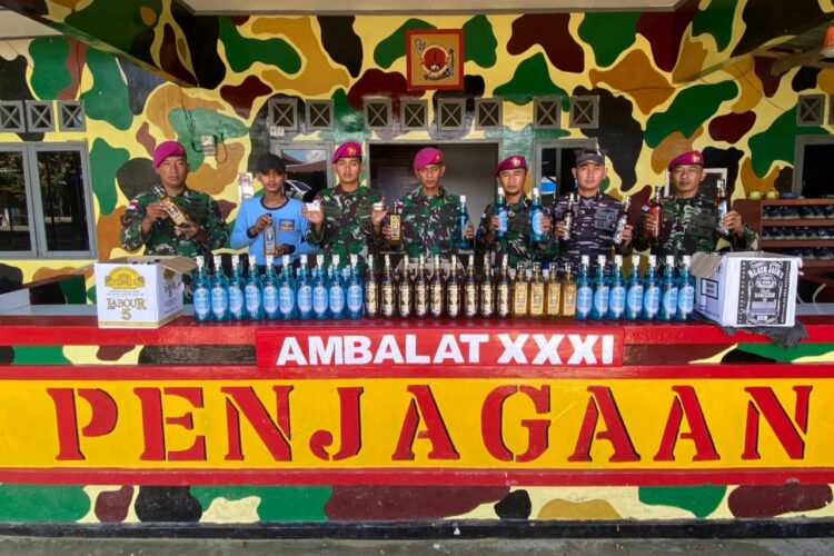 Selain 84 botol miras tanpa cukai Tim Gabungan Guspurla Koarmada II juga mengamankan sabu seberat 4,5 gram | Sumber Foto: Dispen Koarmada II