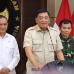Menko Polkam ad interim, Sjafrie Sjamsoeddin (tengah), dalam sesi konferensi pers usai rapat di Kantor Kemenko Polkam, Selasa (9/9/2025) | Foto: Kemenko Polkam