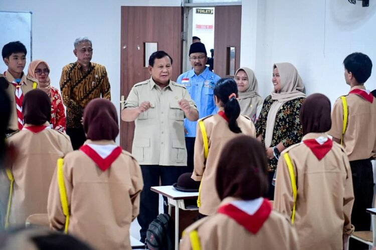 Presiden Prabowo Subianto meninjau Sekolah Rakyat Menengah Atas (SRMA) Margaguna di Jakarta Selatan, pada Kamis (11/9/2025) | Sumber Foto: Biro Pers Setpres