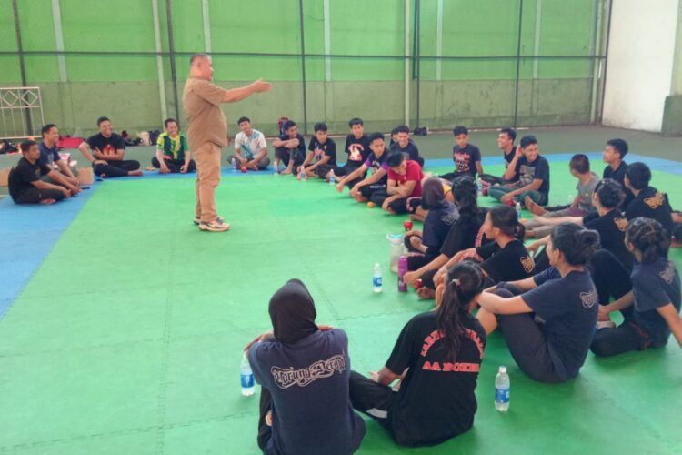 Atlet tarung derajat mengikuti pemusatan latihan (TC) di Lapangan KONI Jawa Timur, Jumat (12/9/2025) | Foto: Ist/Dimas Ap