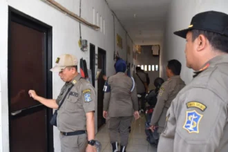 dok. Operasi yustisi warga non-permanen yang tinggal di rumah kos dan kontrakan Surabaya | Foto: Pemkot Surabaya