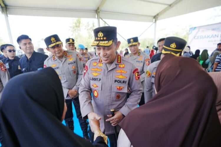 Kapolri Jenderal Listyo Sigit Prabowo, saat meninjau SPPG sekaligus Gerakan Pangan Murah (GPM) di Semarang, Jawa Tengah, Selasa (23/9/2205) | Sumber Foto: Divhum Polri