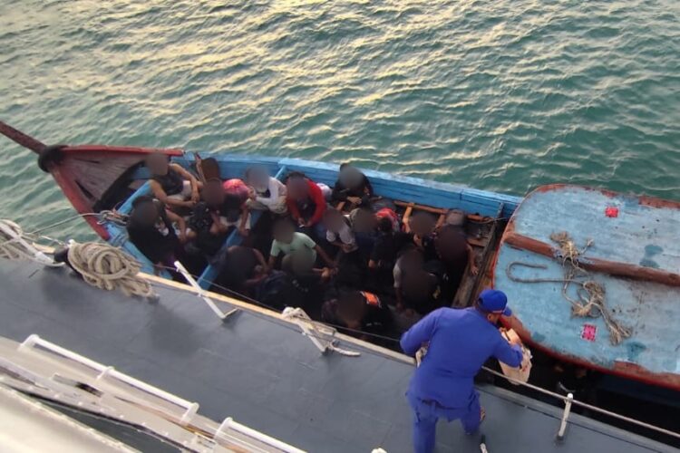 Polairud Baharkam Polri gagalkan penyelundupan PMI ilegal di Tanjung Balai | Foto: dok. Baharkam Polri