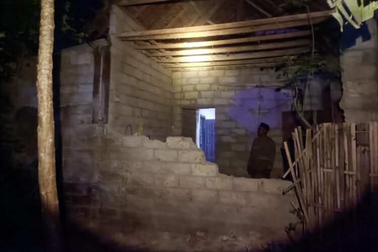 Salah satu bangunan rumah di Banyuwangi yang mengalami kerusakan akibat gempa bermagnitudo 5,6 pada Kamis (25/9/2025) sore | Foto: dok. BPBD Banyuwangi