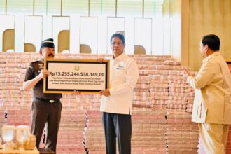 Presiden Prabowo Subianto menyaksikan penyerahan uang pengganti kerugian negara Rp13,25 triliun di Gedung Utama Kompleks Kejaksaan Agung RI, Jakarta, Senin (20/10/2025) | Sumber Foto: Biro Pers Setpres