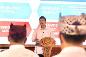 Menteri Sosial Saifullah Yusuf (Gus Ipul) dalam acara Dialog Pilar Sosial di Pendopo Sabha Swagata Blambangan, Banyuwangi, Kamis (2/10/2025) malam | Foto: dok. Hum Kemensos