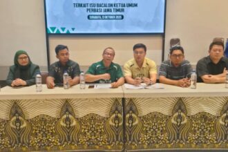 Konferensi pers menanggapi polemik persyaratan bakal calon Ketua DPD Perbasi Jatim di Surabaya, Senin (13/10/2025) | Foto: Dimas AP/BI