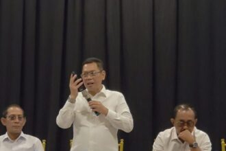 Anggota DPR RI, Adies Kadir, saat hadir dalam forum aspirasi warga yang digelar di Gedung Srijaya, Surabaya, Rabu (15/10/2025) | Foto: Ist/Dj