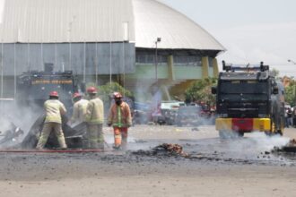 Kegiatan simulasi Sispamkota digelar di Lapangan Timur Stadion Gelora Delta Sidoarjo, Jawa Timur, Rabu (15/10/2025) | Sumber Foto: Hum-Polda Jatim