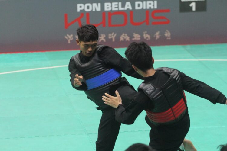Pertandingan cabang olahraga pencak silat dalam PON Bela Diri 2025 di Kudus, Jawa Tengah, Sabtu (18/10/2025) | Foto: Dimas Ap/BI