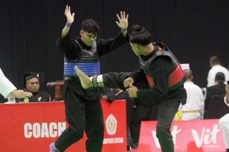 Pertandingan cabang olahraga pencak silat dalam PON Bela Diri 2025 di Djarum Arena, Kudus, Jawa Tengah, Minggu (19/10/2025) | Foto: Dimas AP/BI