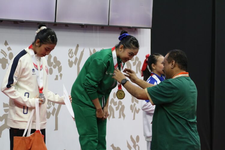 Atlet wushu Jawa Timur dalam PON Bela Diri 2025 di Kudus, Jawa Tengah, Jumat (24/10/2025) | Foto: Dimas AP/BI