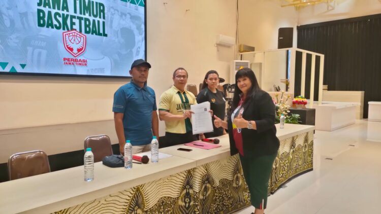 Grace Evi Ekawati, saat melakukan pendaftaran calon Ketua DPD Perbasi Jawa Timur periode 2025-2029, di Surabaya, Senin (27/10/2025) | Foto: Ist/Dimas Ap