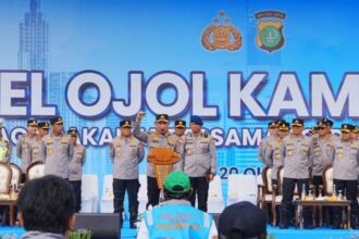 Kapolri Jenderal Listyo Sigit Prabowo, saat memimpin Apel Ojol Kamtibmas di kawasan Monas, Jakarta Pusat, Senin (20/10/2025) | Foto: Divhum Polri