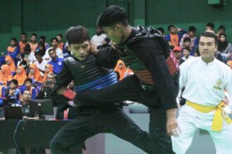 Sudut biru: Mujadidi Faizah Adhim, pesilat Jatim yang menyumbangkan medali emas di PON Beladiri 2025 Kudus | Foto: Dimas AP/BI