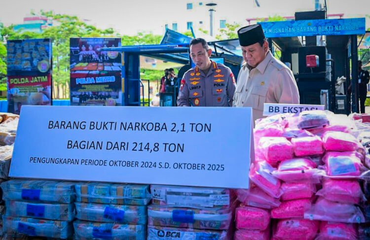Kegiatan pemusnahan barang bukti narkoba di Lapangan Bhayangkara, Mabes Polri, Jakarta Selatan, Rabu, 29 Oktober 2025 | Sumber Foto: Biro Pers Setpres